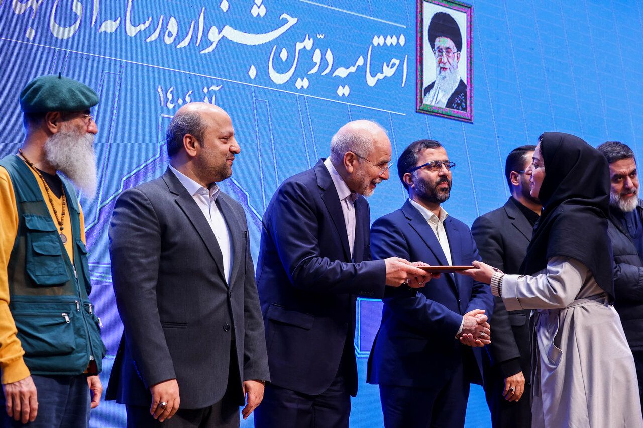 افتخارآفرینی مدیرمسئول پیام اردیبهشت در صحن بهارستان